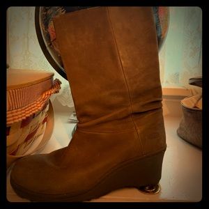 Keen women’s leather Winter Pull On boot.